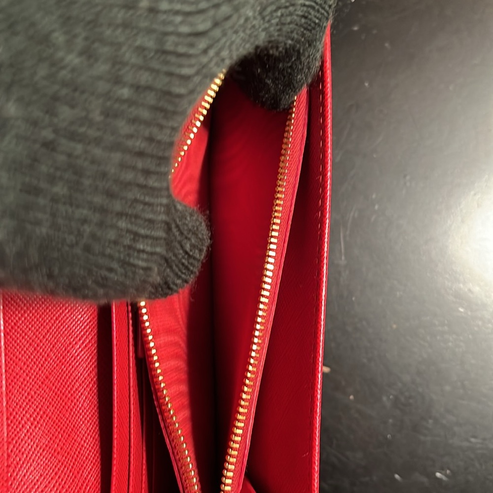 🔥 💯 Authentic Prada Wallet - Picture 10 of 10